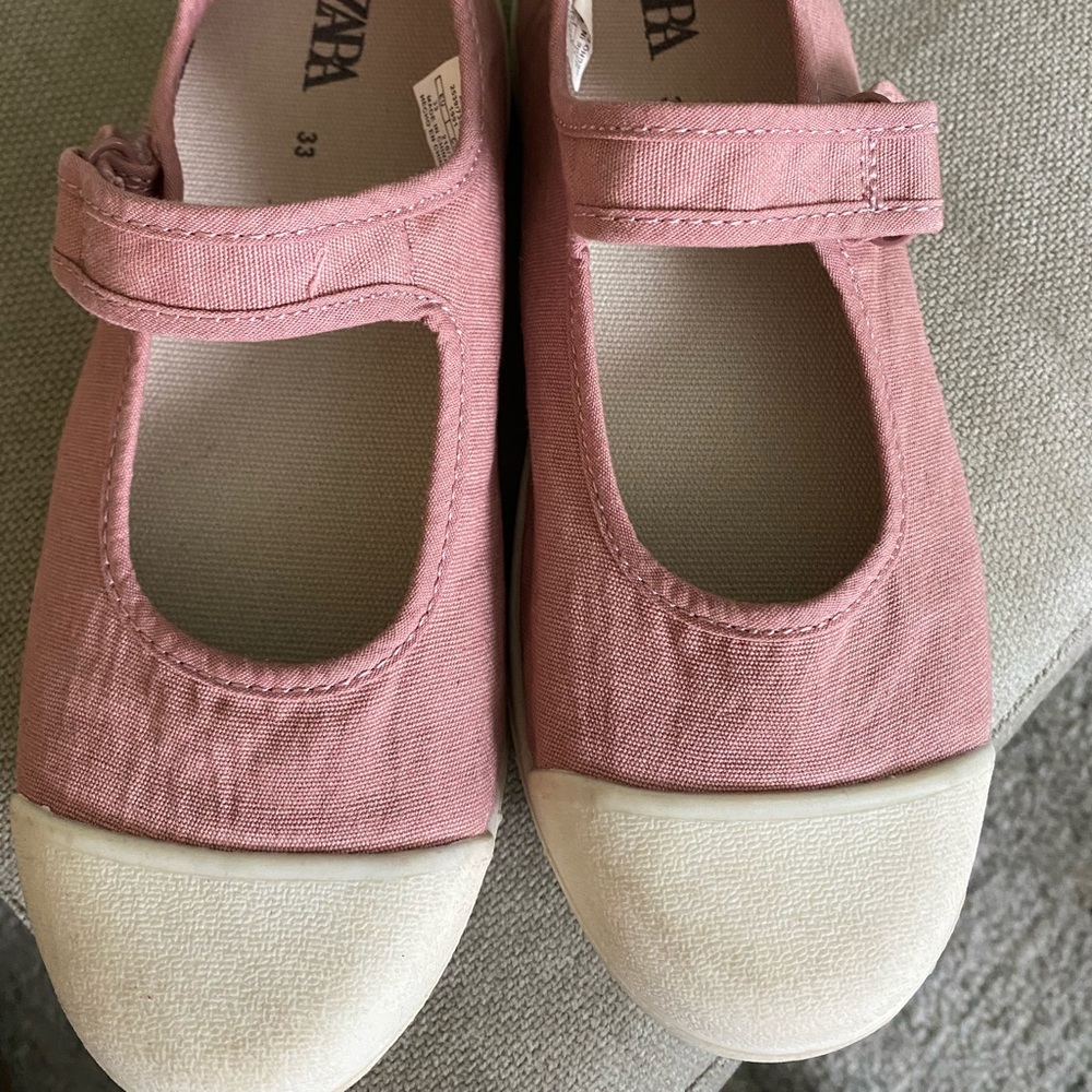Size 33 Zara light pink sneaker